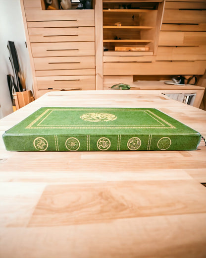 Caderno Verde Decorativo com Motivo de Dragão - Inspirações de Fantasia, com gravação