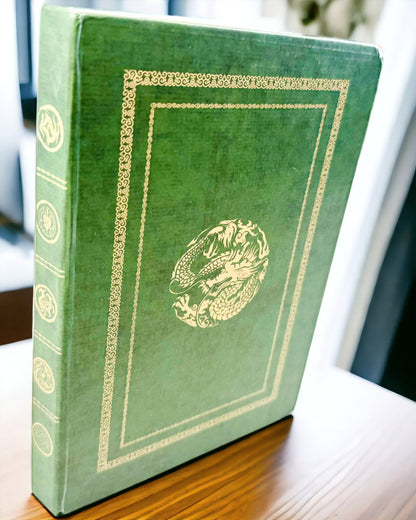Caderno Verde Decorativo com Motivo de Dragão - Inspirações de Fantasia, com gravação