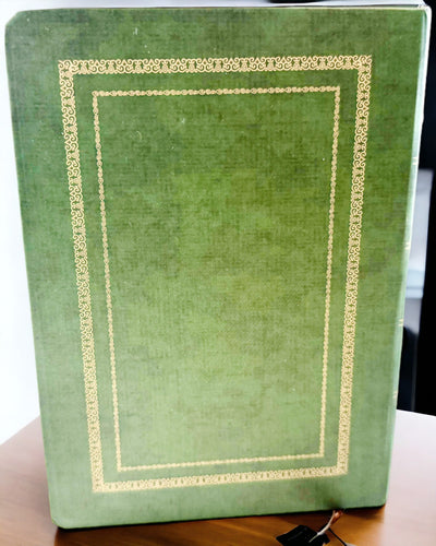 Caderno Verde Decorativo com Motivo de Dragão - Inspirações de Fantasia, com gravação