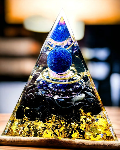 Pirâmide Energética de Orgonite com Cristais para Meditação – Radia Energia Positiva e Riqueza