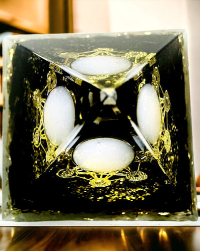 Pirâmide de Orgonite com Obsidiana – Gerador de Energia Chakra, Ferramenta de Meditação Reiki com Pedra Natural