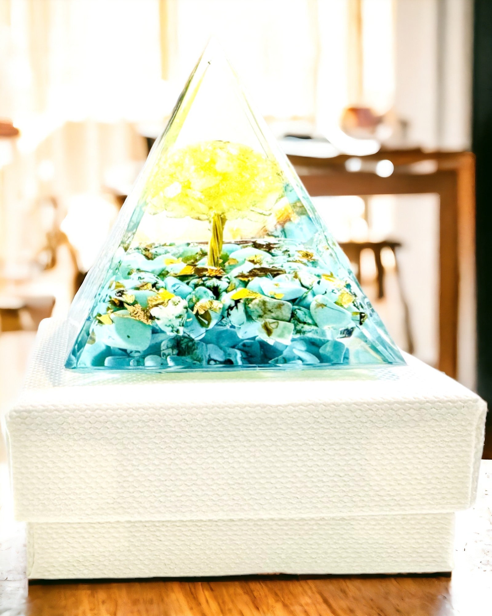 Pirâmide de Orgonite com Citrino e Turquesa – Gerador de Energia Chakra, Ferramenta de Reiki, Decoração para Meditação