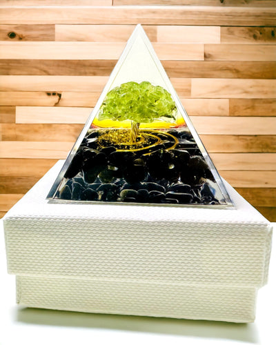 Pirâmide de Orgonite Reiki com Cristais Naturais - Símbolo Decorativo de Equilíbrio de Energia dos Chakras