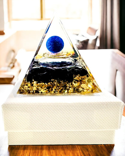 Pirâmide Energética de Orgonite com Cristais para Meditação – Radia Energia Positiva e Riqueza