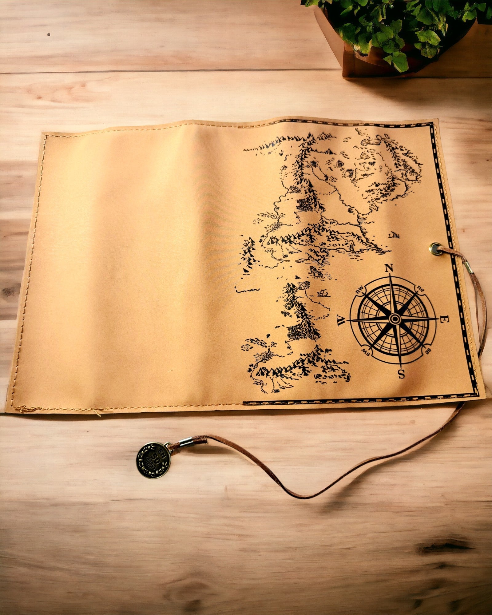 Retro Castanho Claro - estojo de couro mate, estilo Viajante com Mapa do Mundo – Prático e Espaçoso. Personalização com gravação.