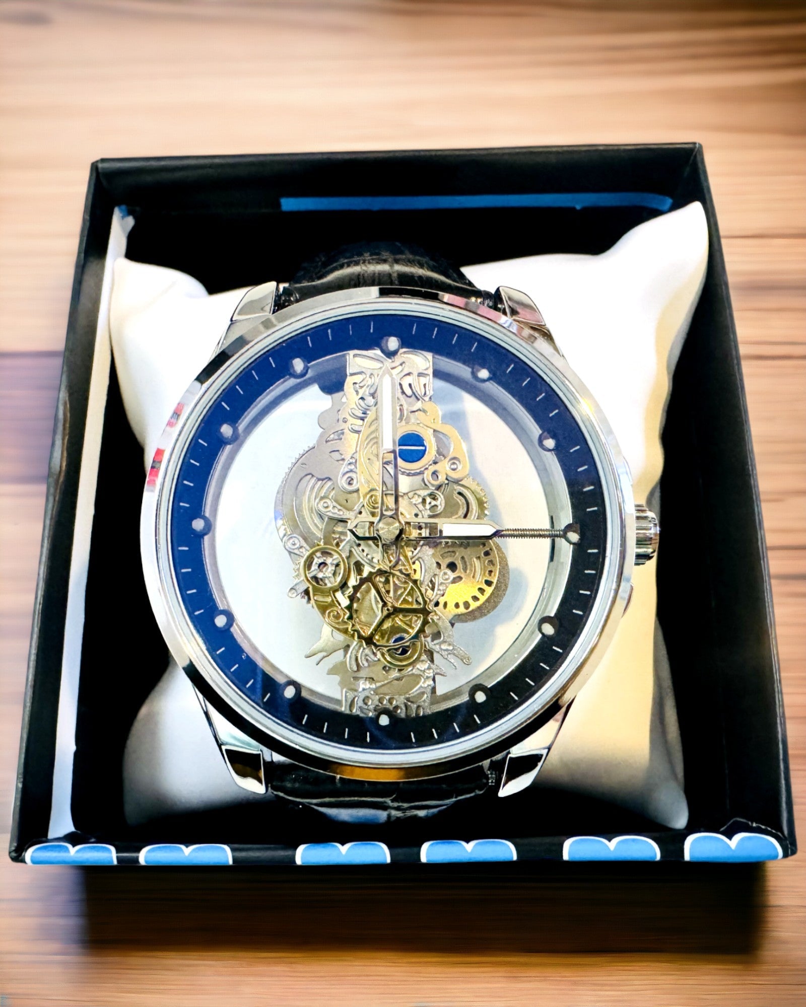 Relógio Masculino de Quartzo com Mostrador Transparente - Elegância Clássica em uma Versão Moderna, correia preta. Personalização com gravação