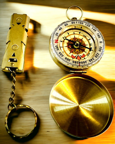 Conjunto Elegante com Bússola e Apito de Sinalização