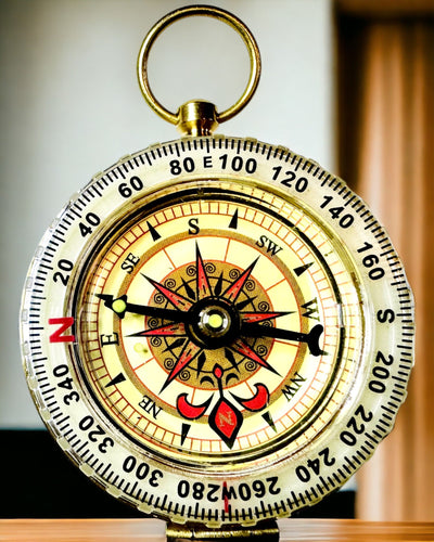 Conjunto Elegante com Bússola e Apito de Sinalização