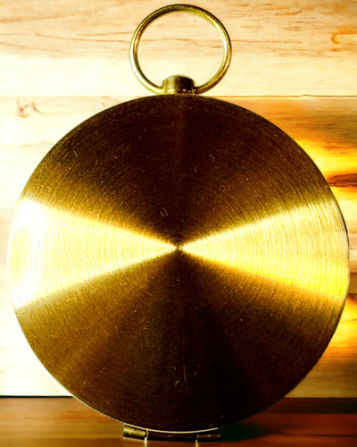 Bússola de Navegação em Estilo Retro – Instrumento Portátil e Preciso para Determinação de Direção para Viajantes e Exploradores. Gravação, personalização.