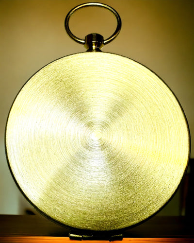 Bússola de Navegação em Estilo Retro – Instrumento Portátil e Preciso para Determinação de Direção para Viajantes e Exploradores. Gravação, personalização.