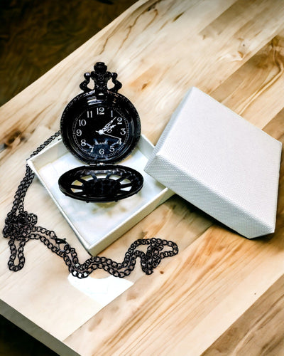 Relógio de Bolso com Bússola – Pingente Elegante em Estilo Vintage com Esqueleto Vazado e Mostrador Preto, personalização com gravação