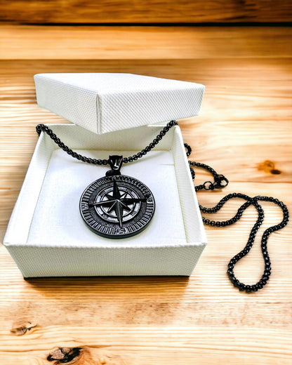 Colar com Bússola – Joalharia Forjada em Aço Inoxidável para Homens e Mulheres em Duas Cores, com gravação