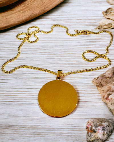 Wisiorek "Urban Elegance" – Medalhão Redondo de Aço Inoxidável em Duas Cores com Possibilidade de Personalização