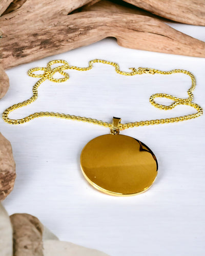 Wisiorek "Urban Elegance" – Medalhão Redondo de Aço Inoxidável em Duas Cores com Possibilidade de Personalização