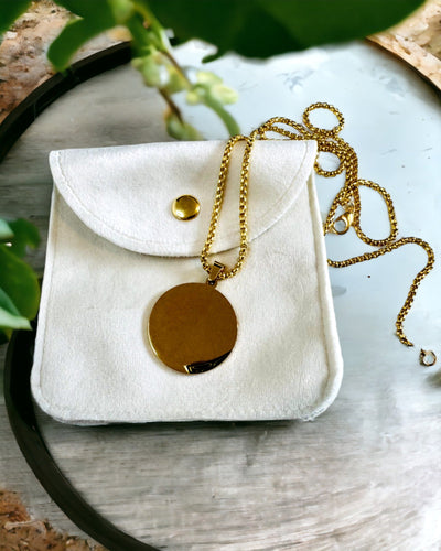 Wisiorek "Urban Elegance" – Medalhão Redondo de Aço Inoxidável em Duas Cores com Possibilidade de Personalização