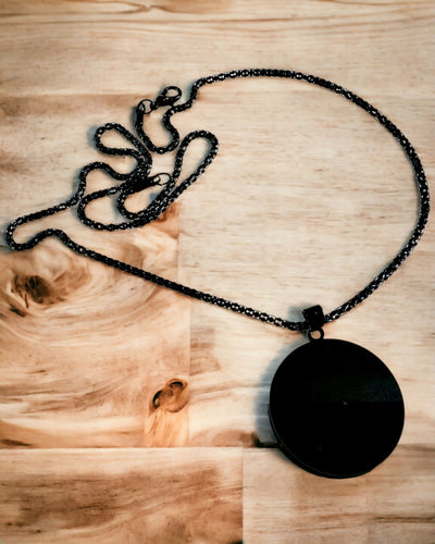 Wisiorek "Urban Elegance" – Medalhão Redondo de Aço Inoxidável em Duas Cores com Possibilidade de Personalização