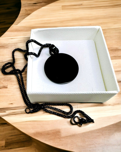 Wisiorek "Urban Elegance" – Medalhão Redondo de Aço Inoxidável em Duas Cores com Possibilidade de Personalização