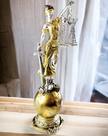 Estatueta Deusa da Justiça – Decoração Artística para Prateleira, Artesanato em Resina, personalização com gravação