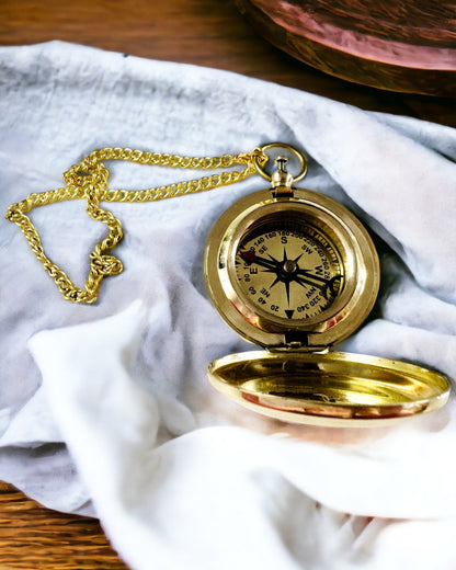 Bússola "Aventura" de cor dourada – Elegante Navegador de Descobertas
