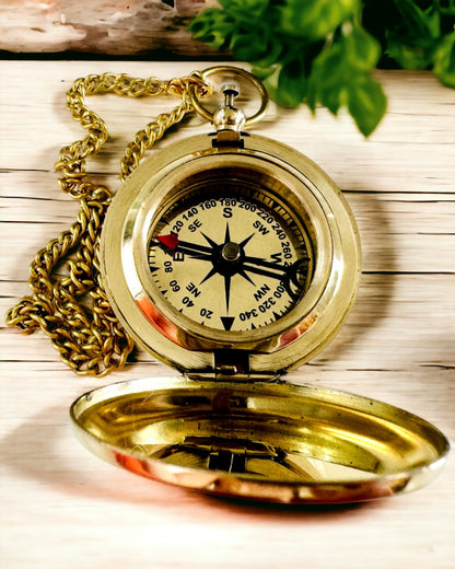Bússola "Aventura" de cor dourada – Elegante Navegador de Descobertas
