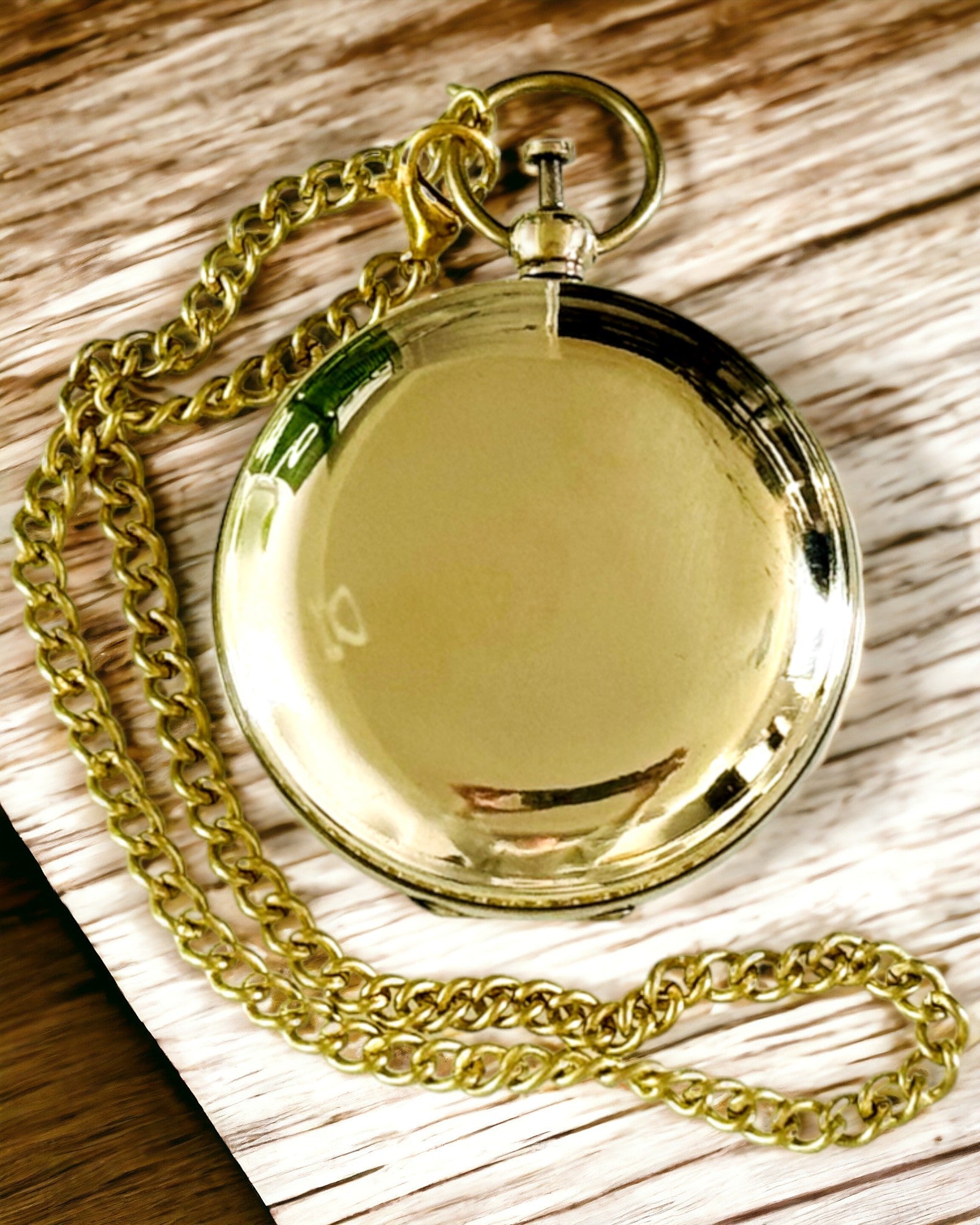 Bússola "Aventura" de cor dourada – Elegante Navegador de Descobertas