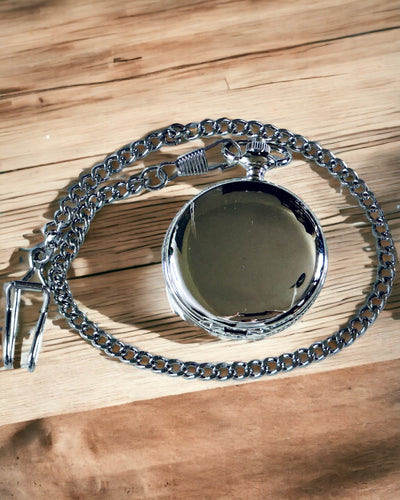 Relógio de Bolso Clássico com Números Romanos e Corrente, Quartzo, Brilho de Aço - cor prata