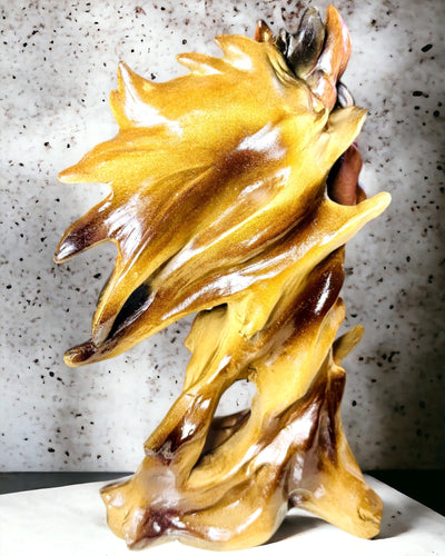 Escultura de Cavalo em Resina em Estilo Abstrato