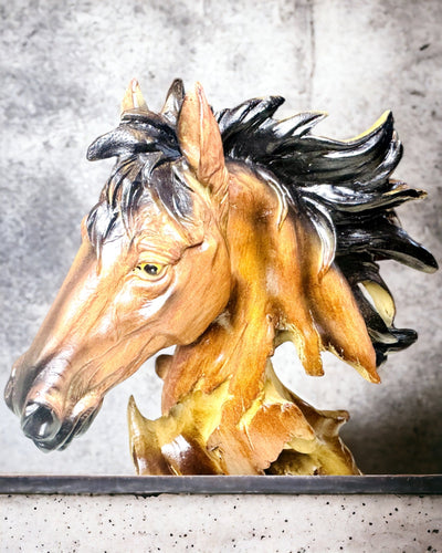 Escultura de Cavalo em Resina em Estilo Abstrato