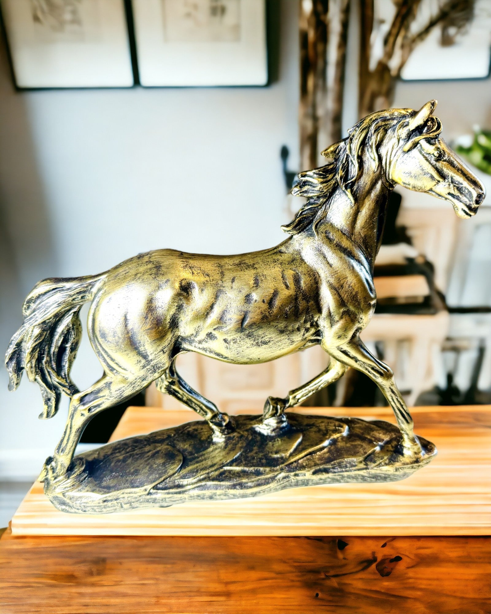 Estatueta de Cavalo a Galopar em Resina com Opção de Gravação