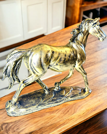 Estatueta de Cavalo a Galopar em Resina com Opção de Gravação