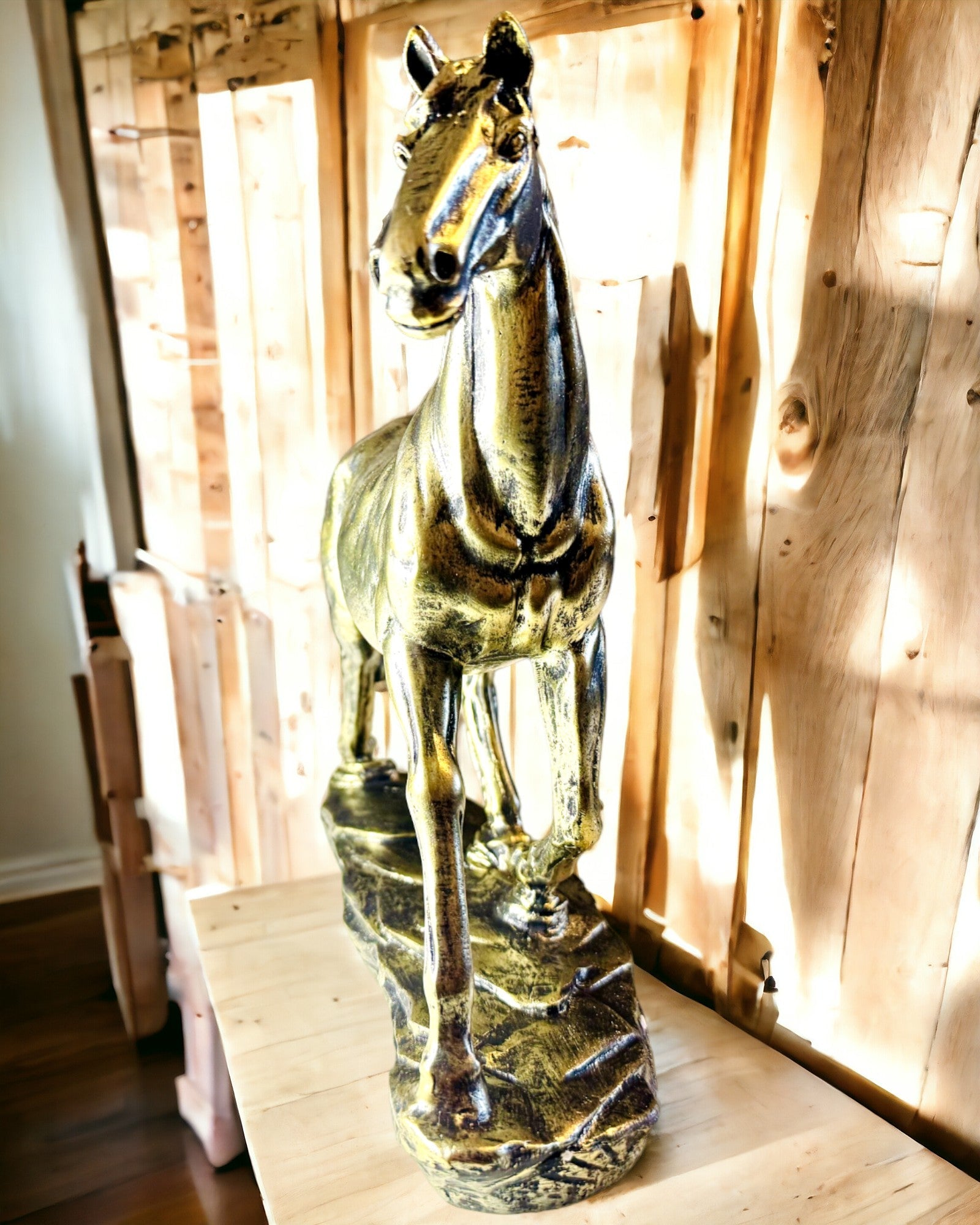 Estatueta de Cavalo a Galopar em Resina com Opção de Gravação