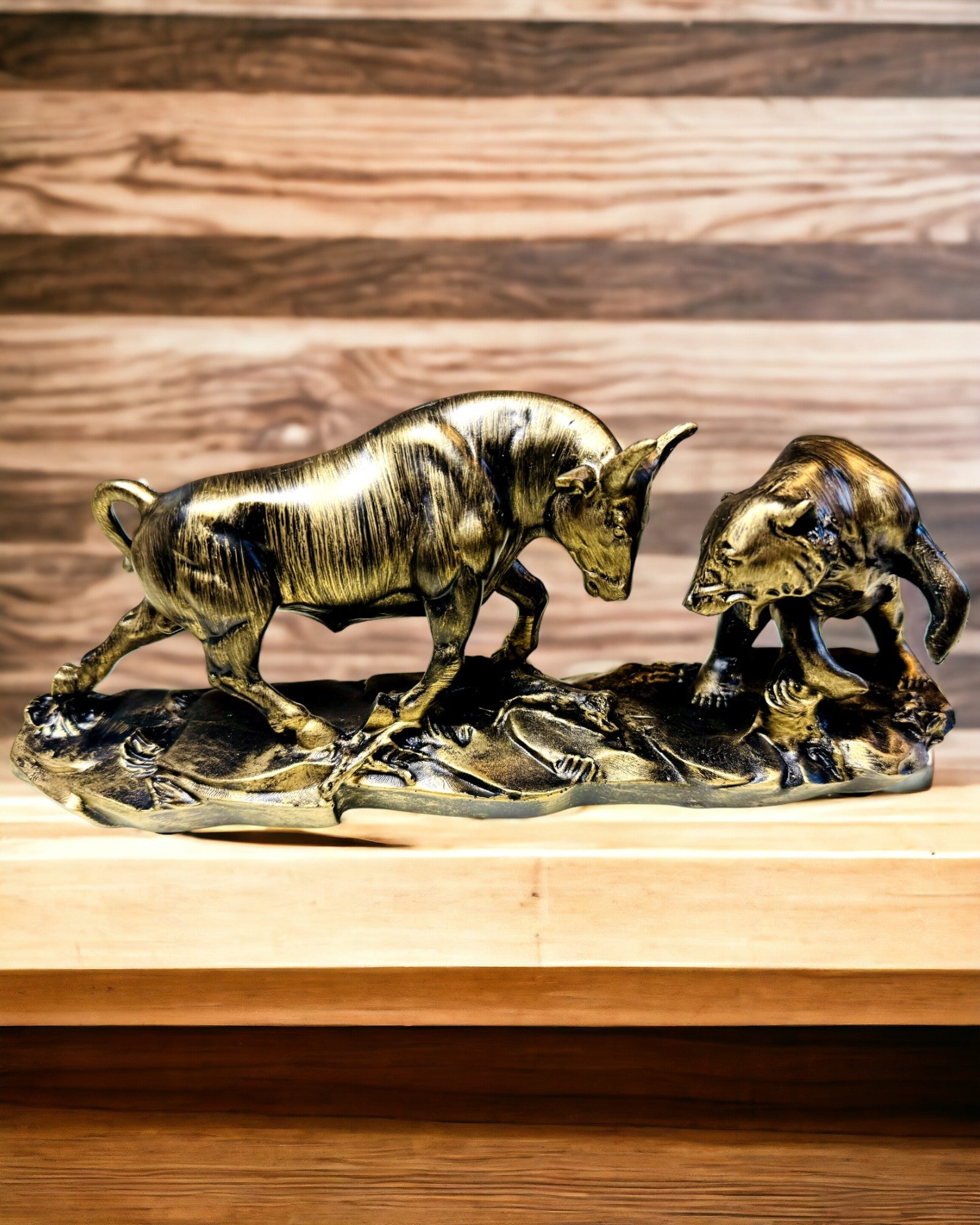 Escultura "Dois Rivais" - Touro e Urso - Simbolismo do Mercado Financeiro, Possibilidade de Gravação - cor Cobre
