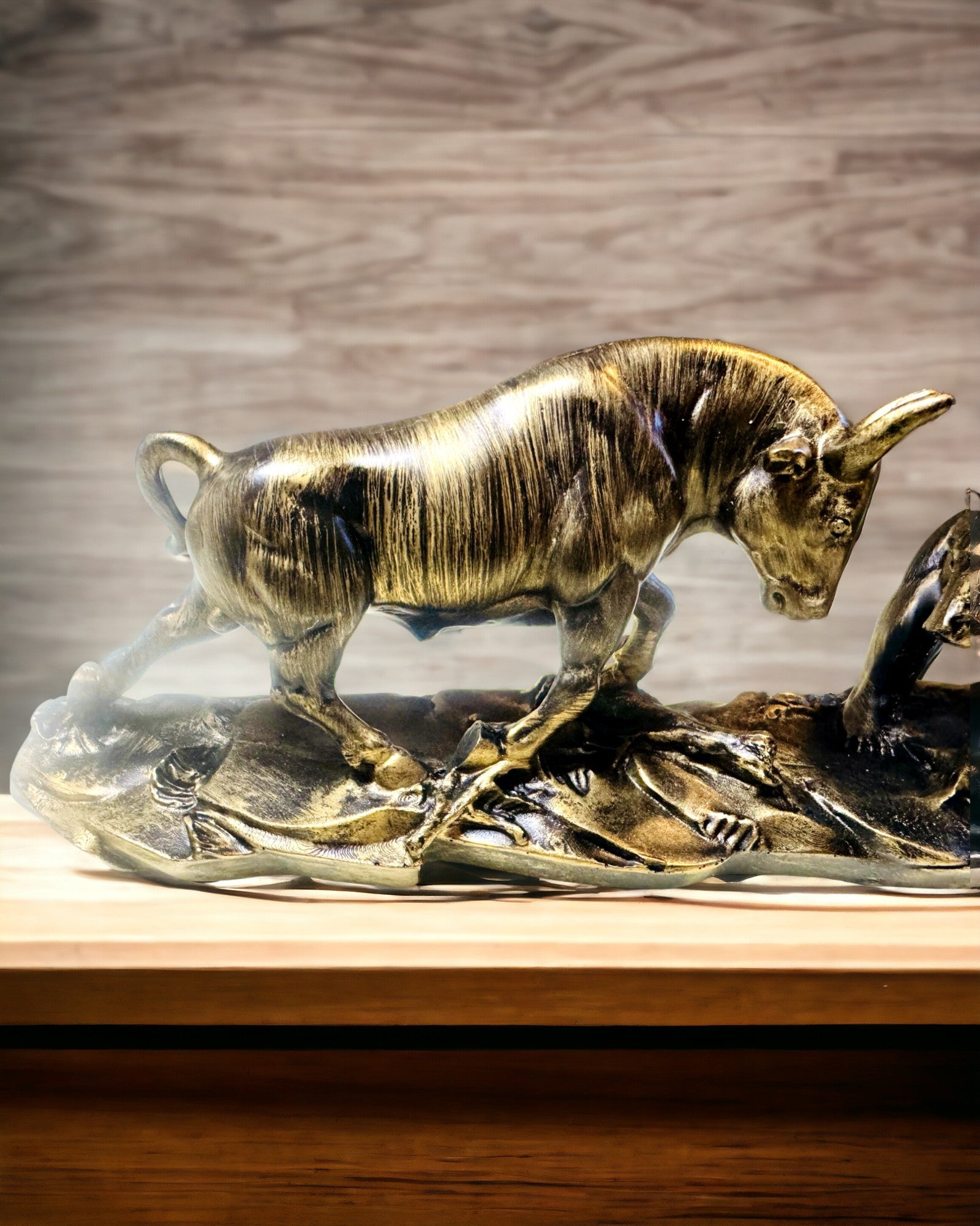 Escultura "Dois Rivais" - Touro e Urso - Simbolismo do Mercado Financeiro, Possibilidade de Gravação - cor Cobre