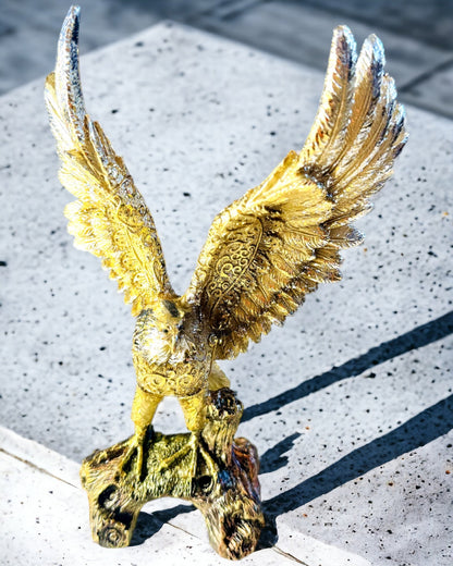 Estatueta "Złoty Orzeł" com Opção de Personalização - Decoração de Resina
