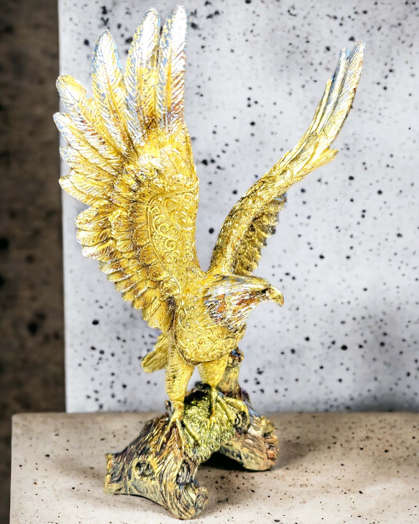 Estatueta "Złoty Orzeł" com Opção de Personalização - Decoração de Resina