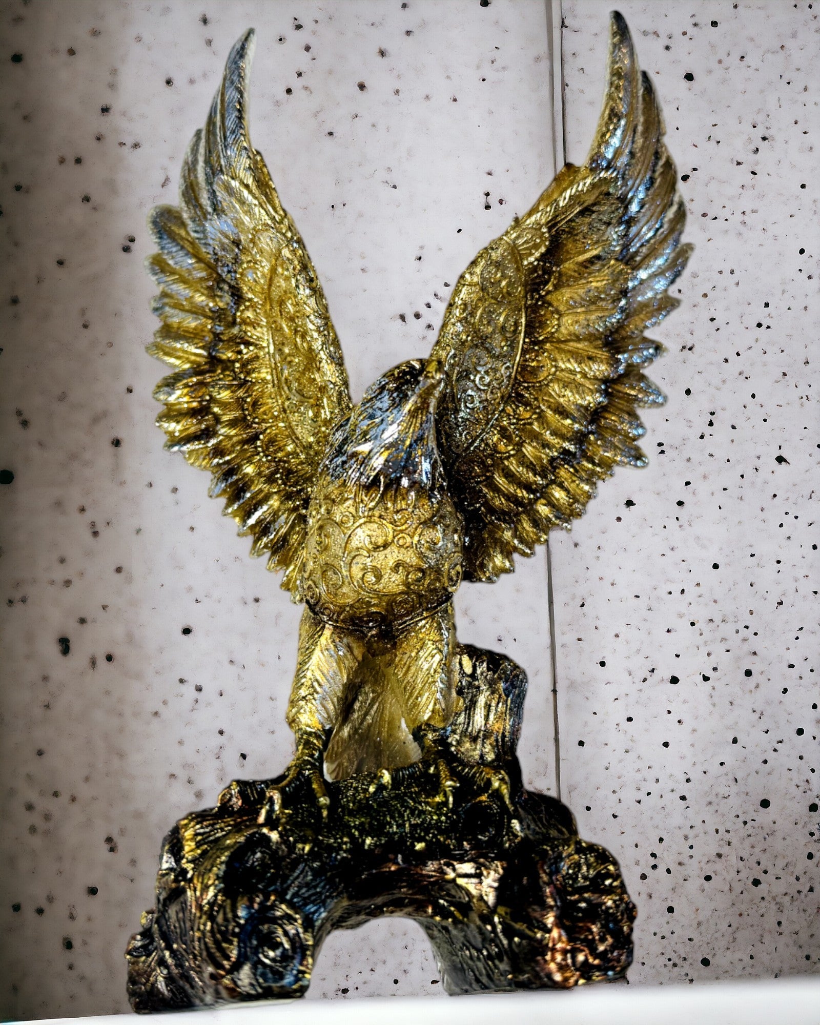 Estatueta "Złoty Orzeł" com Opção de Personalização - Decoração de Resina