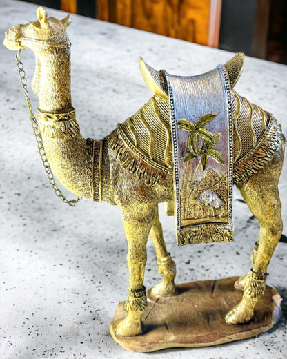 Estatueta "Viajante do Deserto" - Camelo Decorativo de Resina com Possibilidade de Gravação