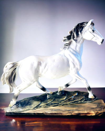 Escultura de Cavalo - Estatueta Decorativa com Possibilidade de Gravação