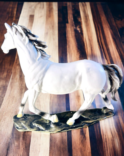 Escultura de Cavalo - Estatueta Decorativa com Possibilidade de Gravação