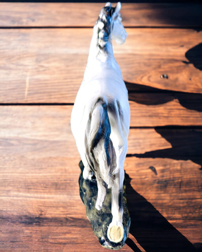 Escultura de Cavalo - Estatueta Decorativa com Possibilidade de Gravação