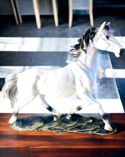 Escultura de Cavalo - Estatueta Decorativa com Possibilidade de Gravação