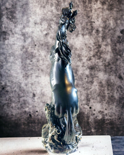 Czarna Perła - Escultura de Cavalo Elegância em Movimento - Possibilidade de Gravação