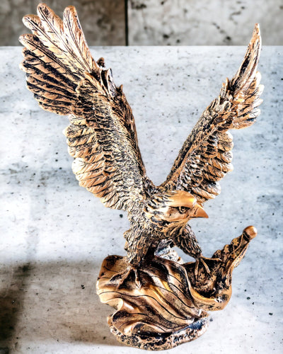 "Władca Wiatrów" - Escultura Retro de Águia em Estilo Vintage com Opção de Gravação