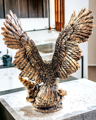 "Władca Wiatrów" - Escultura Retro de Águia em Estilo Vintage com Opção de Gravação