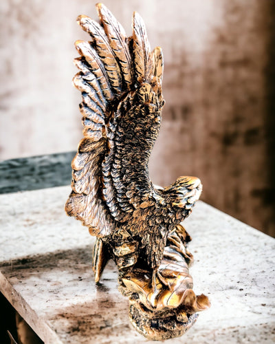 "Władca Wiatrów" - Escultura Retro de Águia em Estilo Vintage com Opção de Gravação