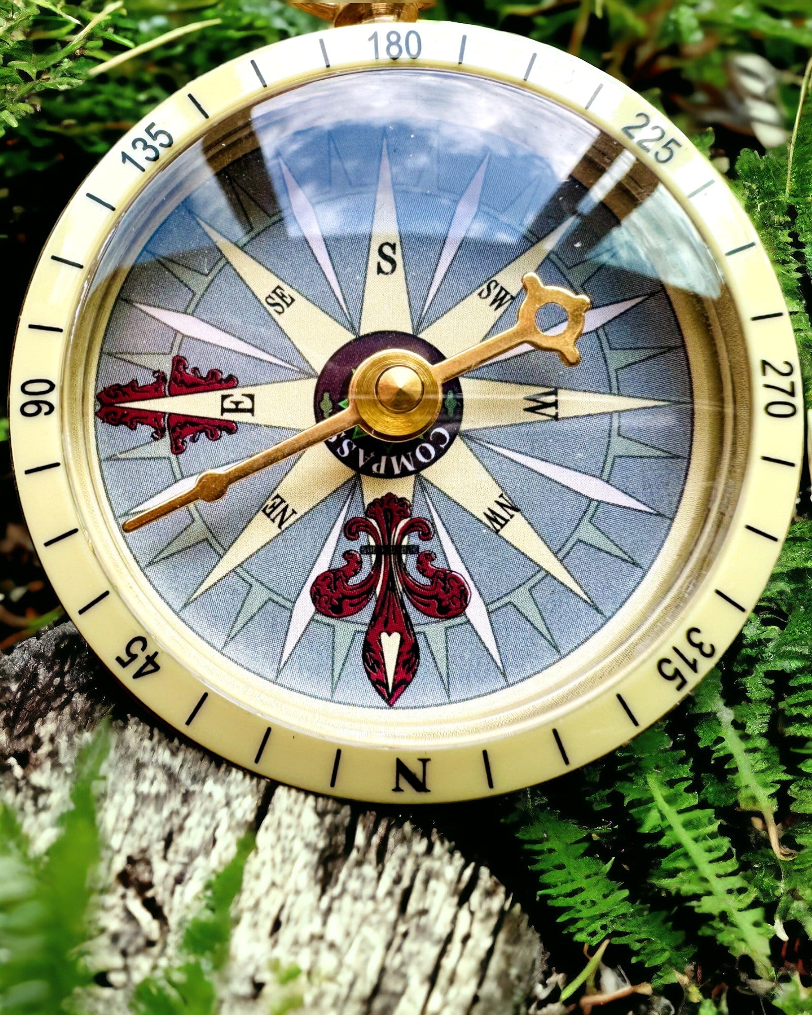Bússola ouro rosa - navegação em estilo retro – instrumento portátil e preciso para determinação de direção para viajantes e exploradores. Gravação, personalização.
