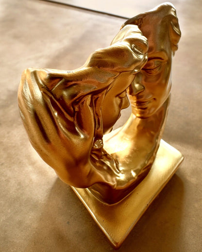 Figura "Złote Złączenie" - 13,5 cm de altura, Decorativa com Opção de Gravação