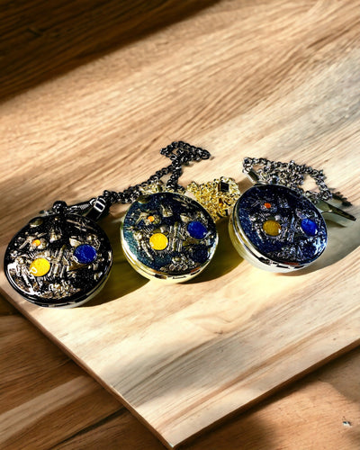 Relógio de bolso "Astrum Temporis" - Moldura prateada. Possibilidade de personalização com gravação