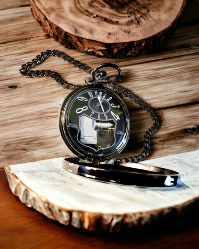 Relógio de bolso "Astrum Temporis" - Moldura preta. Possibilidade de personalização com gravação