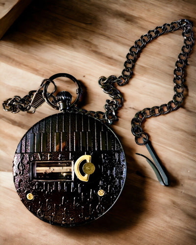 Relógio de bolso "Astrum Temporis" - Moldura preta. Possibilidade de personalização com gravação